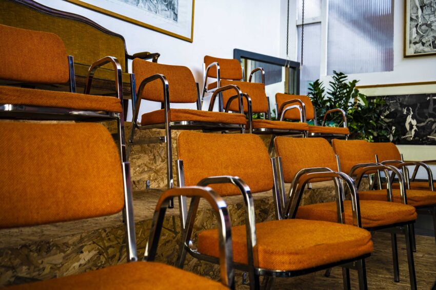 chaises rétro orange