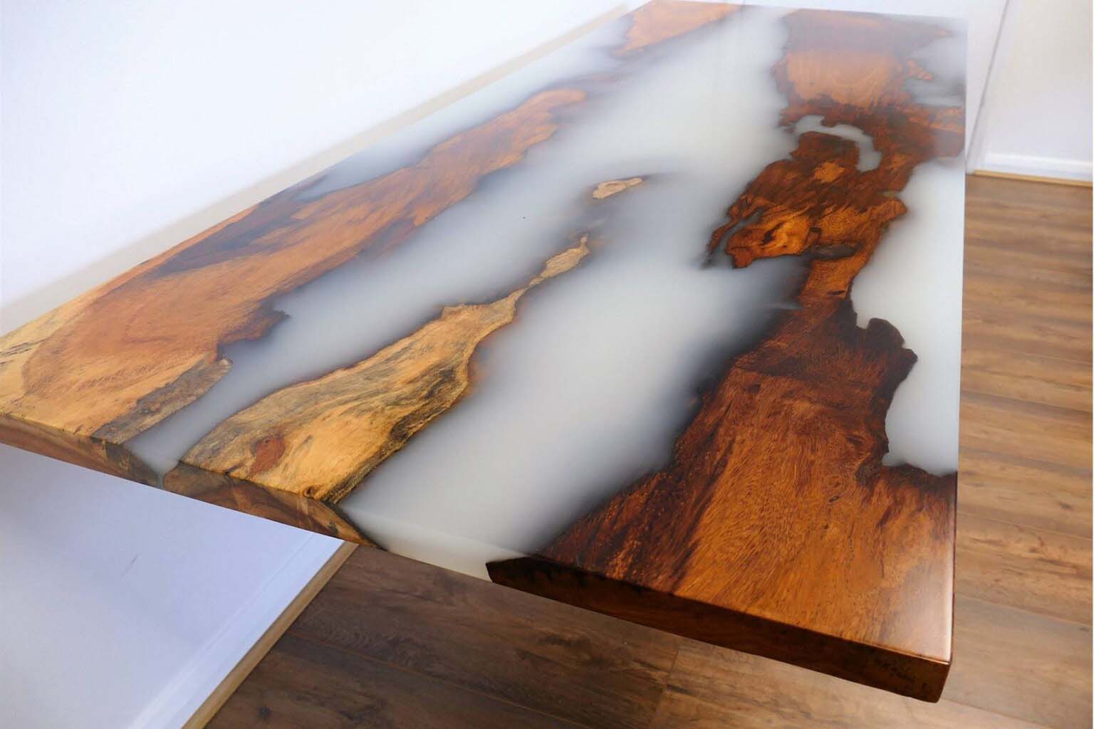 Comment fabriquer une table rivière epoxy à moindre coût ? - Déconome